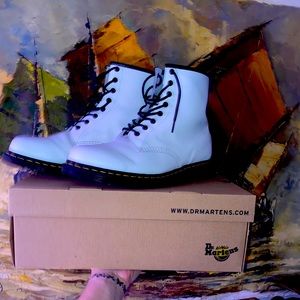 [WORN ONCE] 1460 White Doc Martens